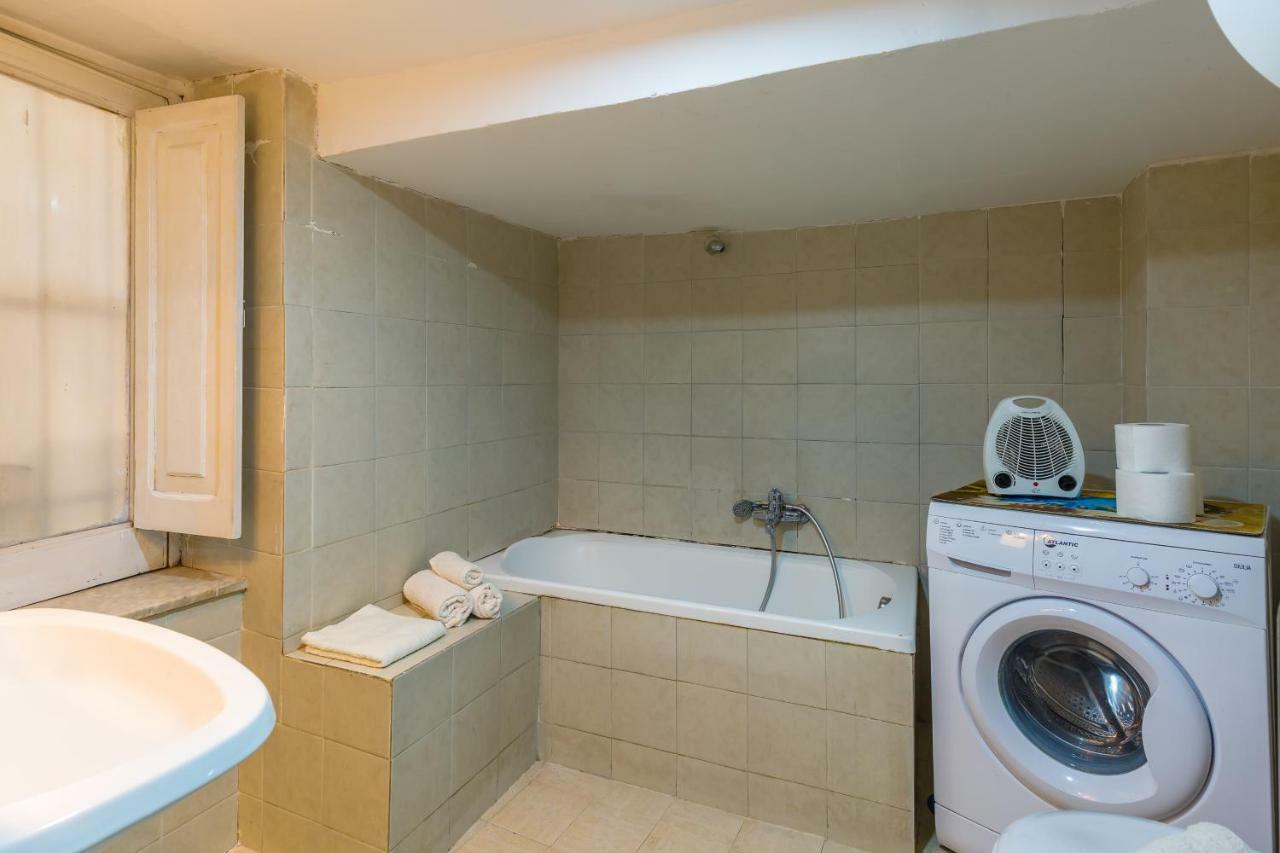 Cirillo 60 Apartment Napoli Bagian luar foto
